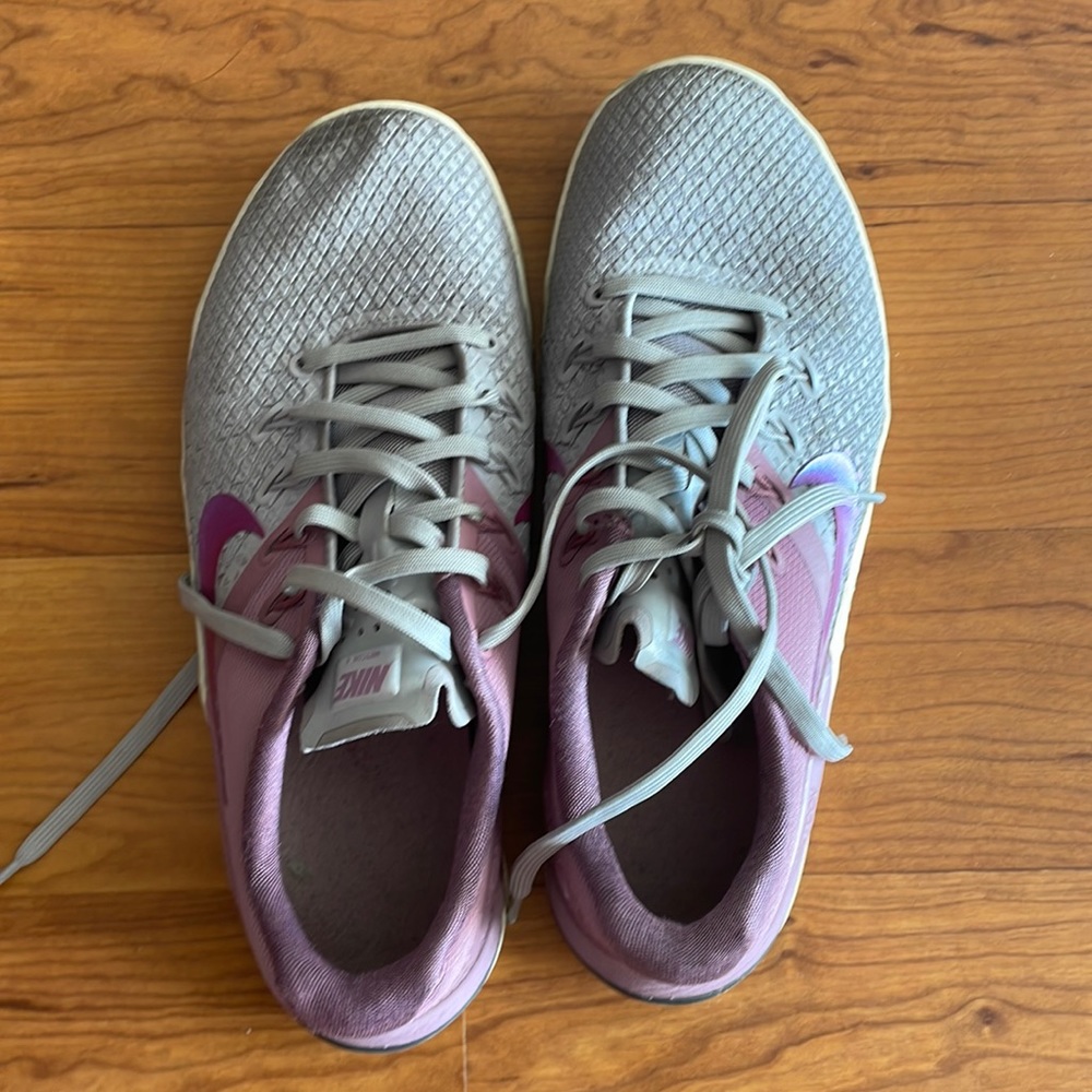 Nike Metcon 4- size 8